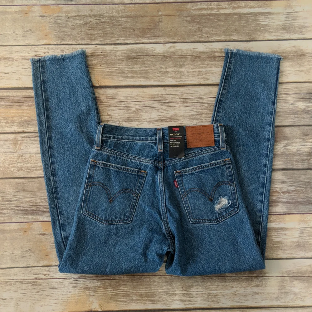 Levi's Wedgie High Rise Women's Jeans - Picture 4 of 9